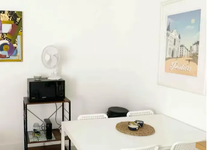 Bleu Idealement Situe Gare Coeur De Acces Bus Direct Futuroscope *