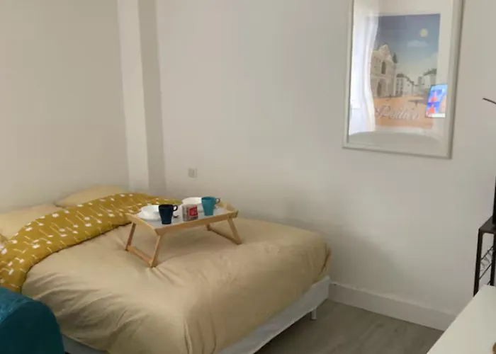 Apartment Bleu Idealement Situe Gare Coeur De Acces Bus Direct Futuroscope Poitiers